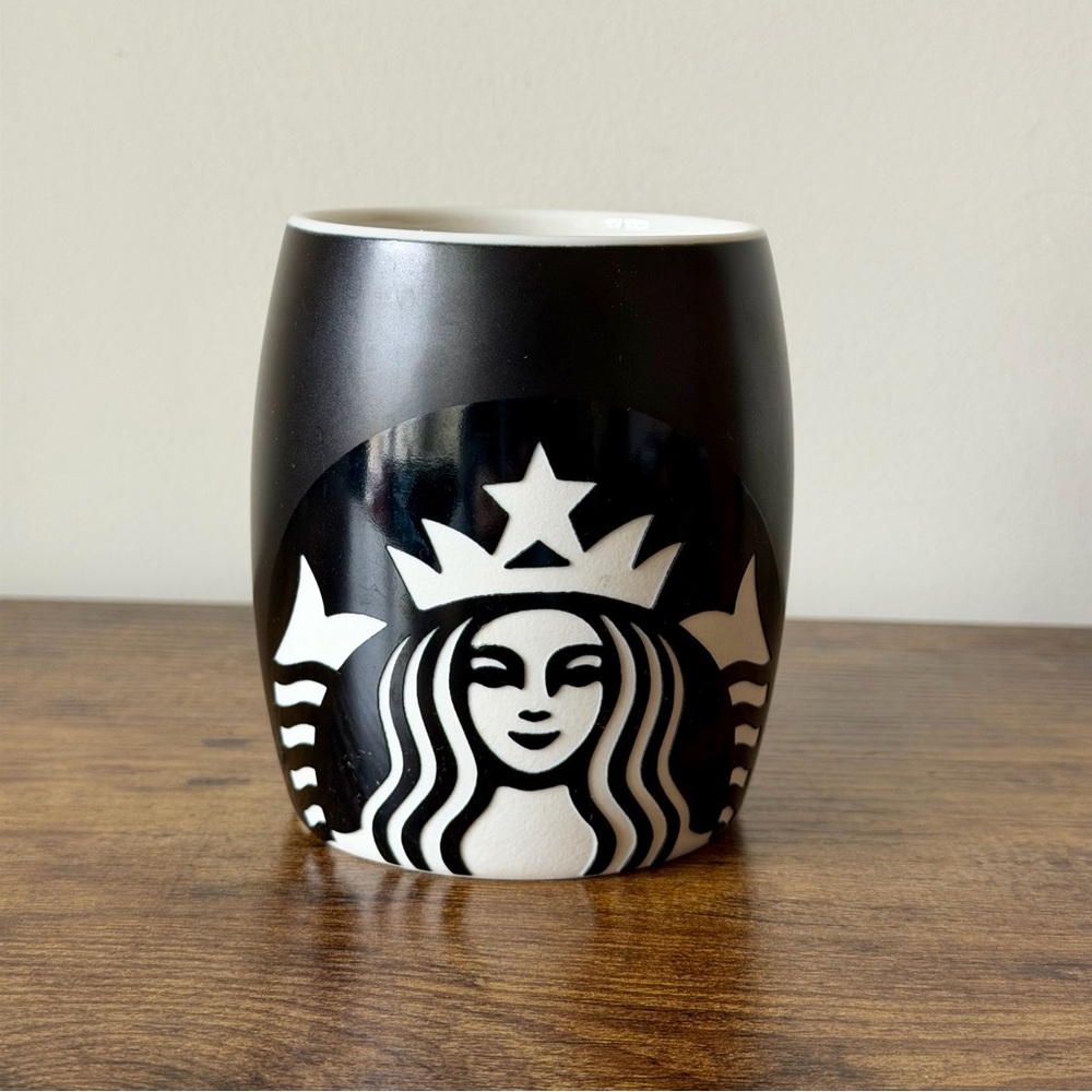 Starbucks 2011 Laser Etched Siren Mermaid Barrel Mug Matte Black White